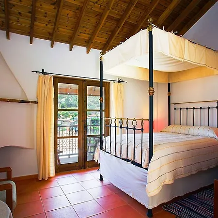 Ambelikos Traditional Agrohotel מלון